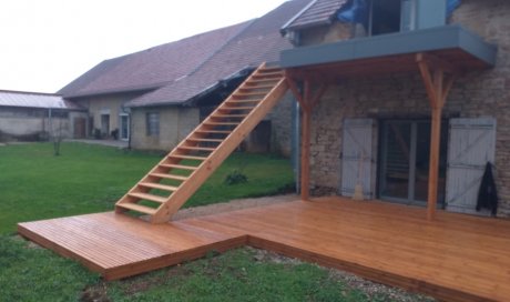 Terrasse mélèze et escalier