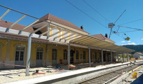 Couverture du quai de gare à Pontarlier